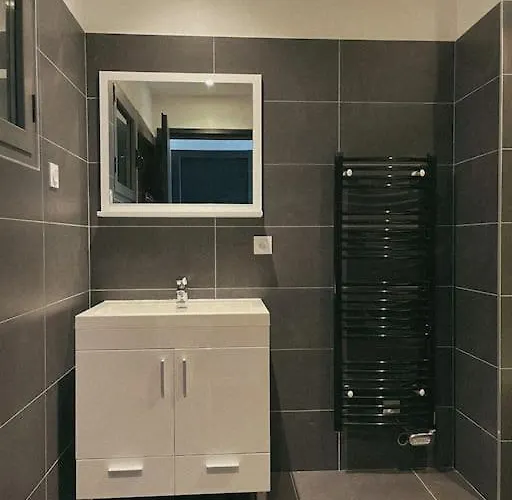 Fonctionnel 4p Avec Piscine Et Vue