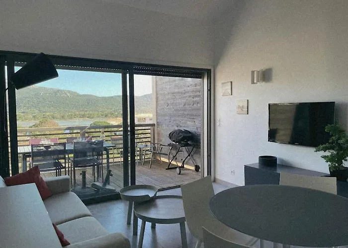 Fonctionnel 4p Avec Piscine Et Vue Appartamento